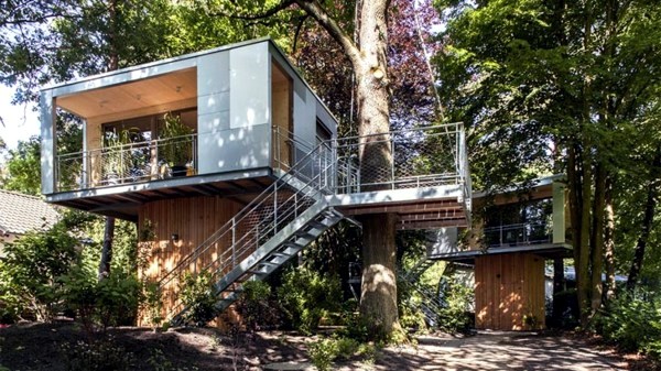 Magic Tree House in Berlin - modern architecture