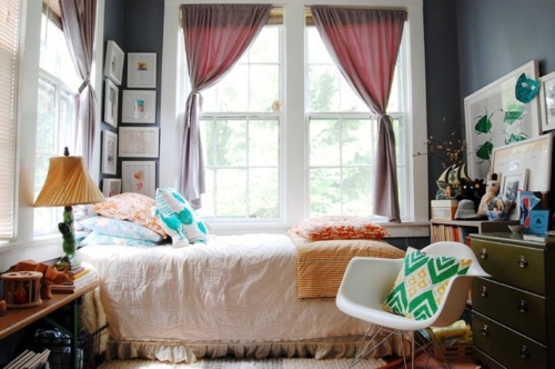 Old house with unusual interior - creativity and color play in an old apartment in Mississippi