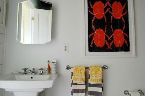 Old house with unusual interior - creativity and color play in an old apartment in Mississippi