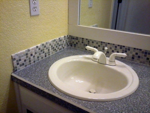 20 beautiful and cool tiled backsplash ideas for the bathroom