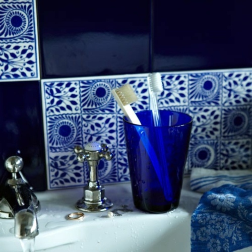 20 beautiful and cool tiled backsplash ideas for the bathroom