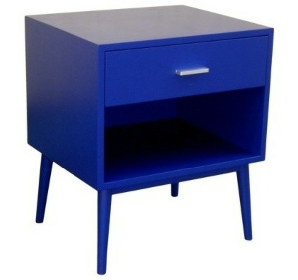 Designer items in cobalt blue - a popular accent in the interior