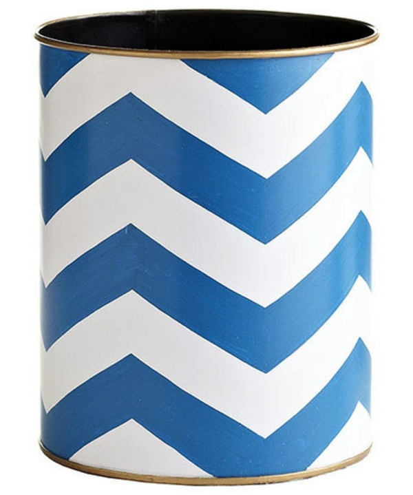 Designer items in cobalt blue - a popular accent in the interior