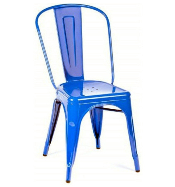 Designer items in cobalt blue - a popular accent in the interior