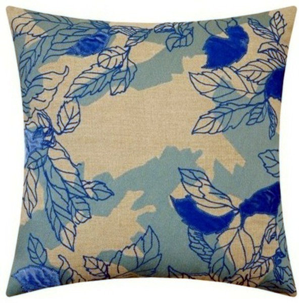 Designer items in cobalt blue - a popular accent in the interior