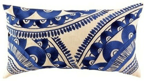 Designer items in cobalt blue - a popular accent in the interior