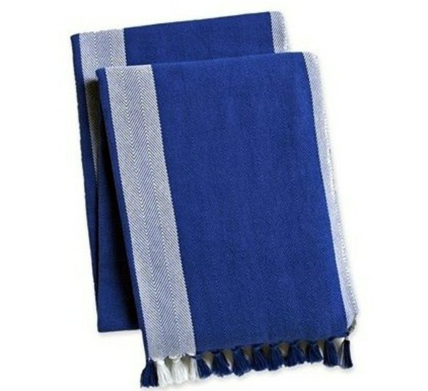 Designer items in cobalt blue - a popular accent in the interior