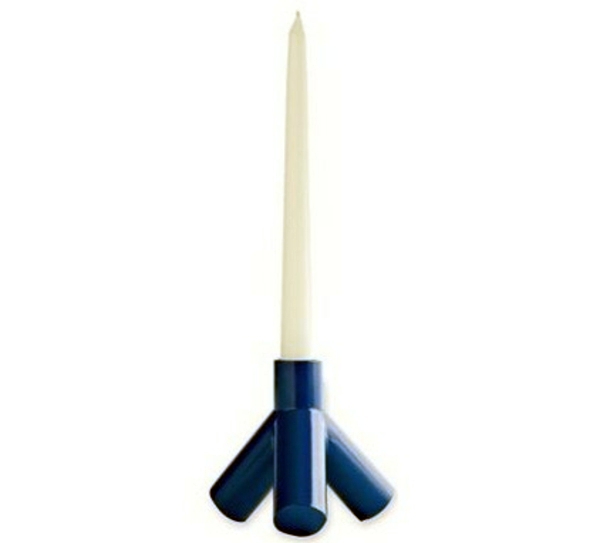 Designer items in cobalt blue - a popular accent in the interior