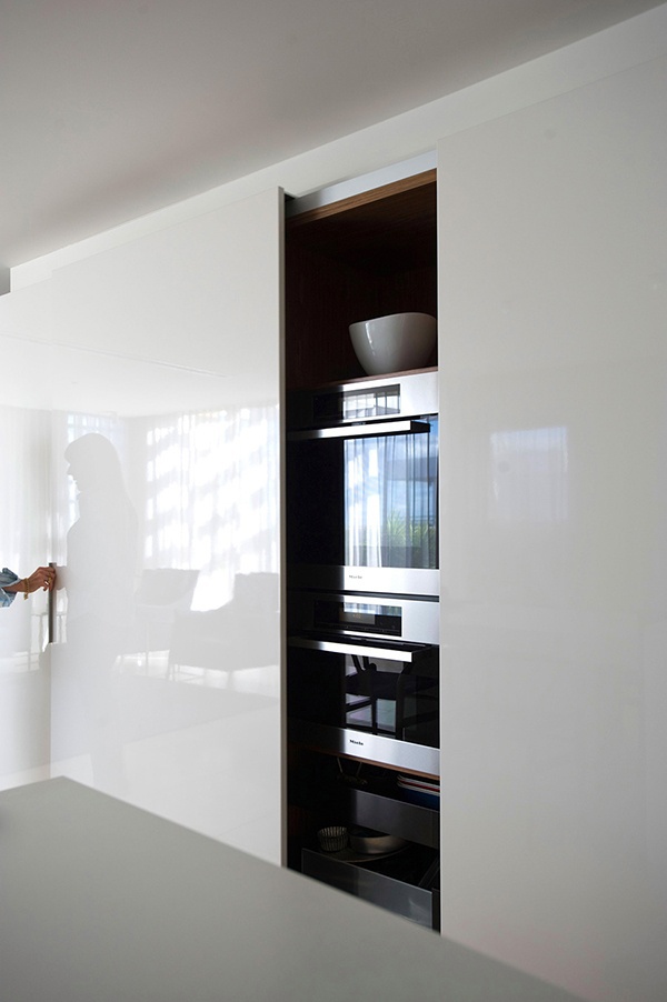 Small Apartment in Sydney - chic contemporary decor of Minosa Design Studio