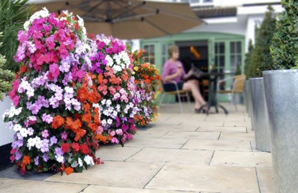 Cool flower towers - the absolute flowery garden design