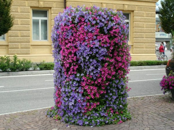 Cool flower towers - the absolute flowery garden design