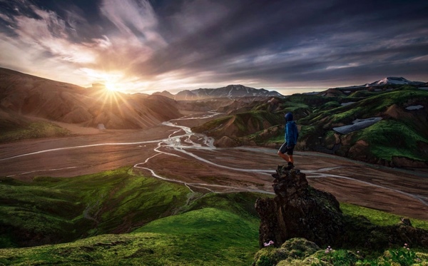 Art - Small people, lost in the majesty of nature Art - Small people, lost in the majesty of nature