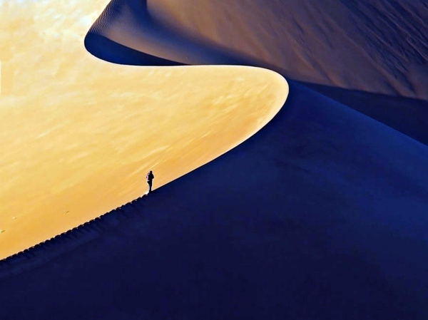 Small people, lost in the majesty of nature