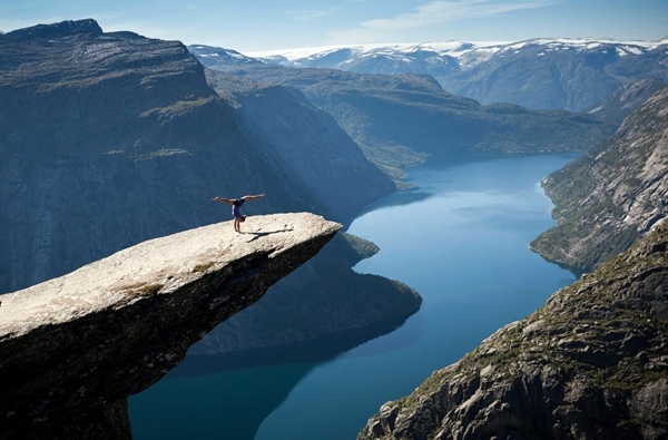 Small people, lost in the majesty of nature