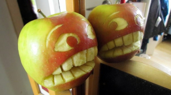 Decorative fruit carving - apple art and expressive faces Decorative fruit carving - apple art and expressive faces