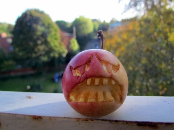 Decorative fruit carving - apple art and expressive faces Decorative fruit carving - apple art and expressive faces