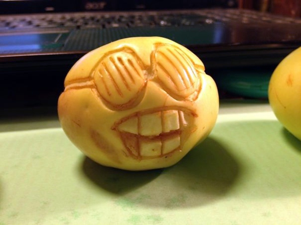 Decorative fruit carving - apple art and expressive faces Decorative fruit carving - apple art and expressive faces
