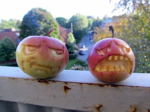 Decorative fruit carving - apple art and expressive faces Decorative fruit carving - apple art and expressive faces