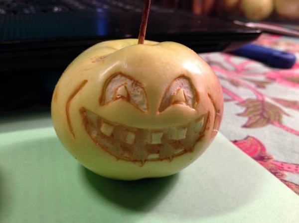 Decorative fruit carving - apple art and expressive faces Decorative fruit carving - apple art and expressive faces