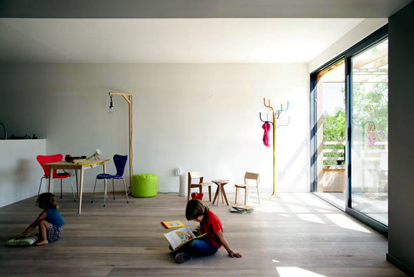 Sustainable eco-house in Paris with a flexible layout Sustainable eco-house in Paris with a flexible layout