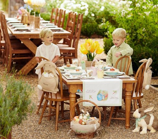 Cool Easter decoration ideas with Easter bunny and colorful Easter eggs