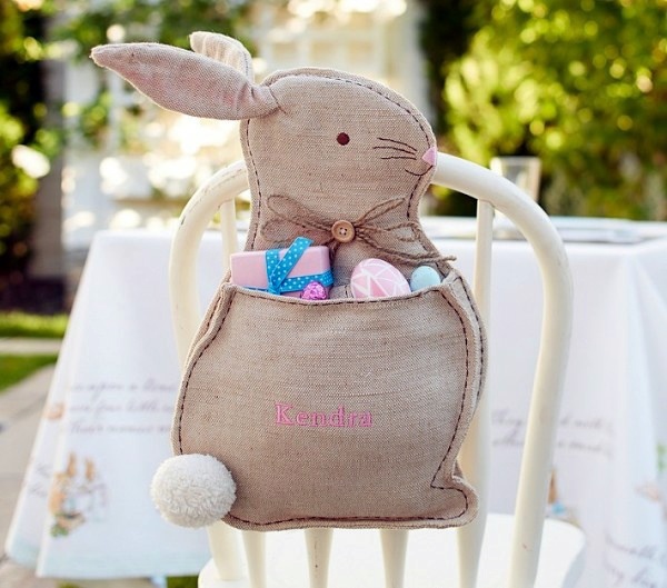 Cool Easter decoration ideas with Easter bunny and colorful Easter eggs