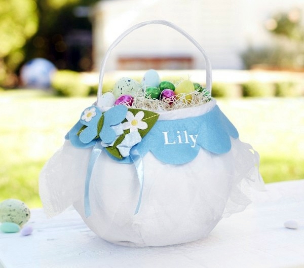Cool Easter decoration ideas with Easter bunny and colorful Easter eggs