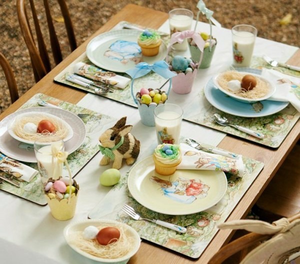 Cool Easter decoration ideas with Easter bunny and colorful Easter eggs