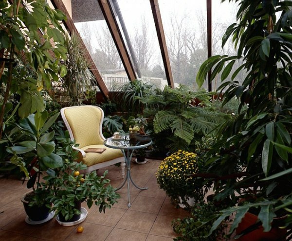 Balcony or terrace glass conservatory - Build on a beautiful winter garden Balcony or terrace glass conservatory - Build on a beautiful winter garden