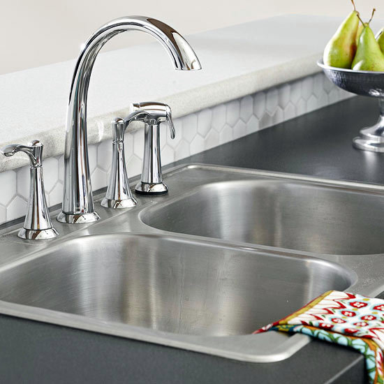 Compact kitchens that make the small space look bigger