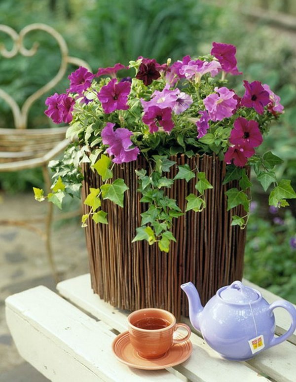 Great garden design with decoration of flower pots Great garden design with decoration of flower pots