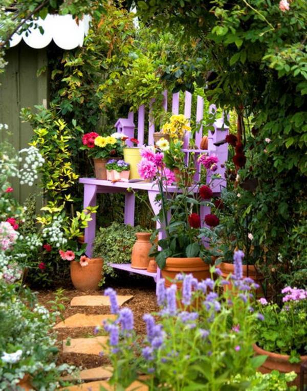 Great garden design with decoration of flower pots Great garden design with decoration of flower pots