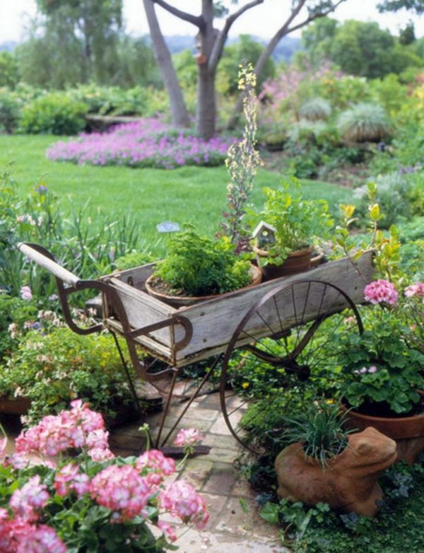 Great garden design with decoration of flower pots Great garden design with decoration of flower pots