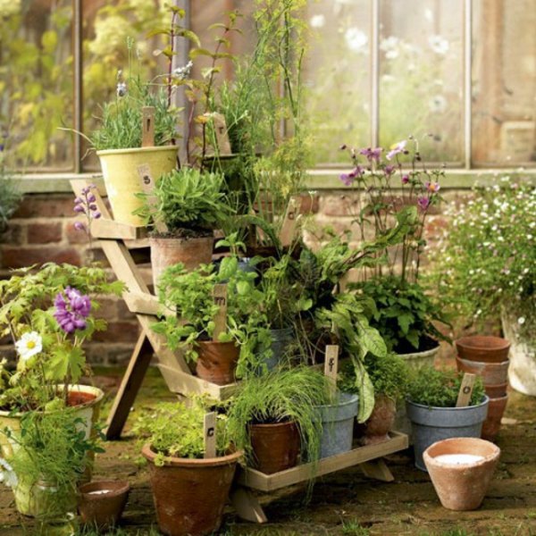 Great garden design with decoration of flower pots Great garden design with decoration of flower pots