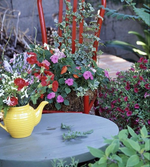 Great garden design with decoration of flower pots Great garden design with decoration of flower pots