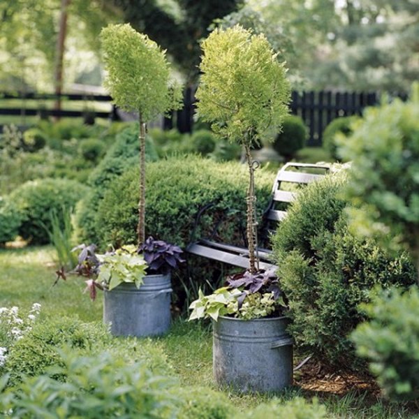 Great garden design with decoration of flower pots Great garden design with decoration of flower pots