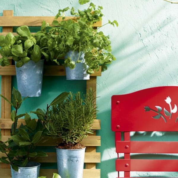Great garden design with decoration of flower pots Great garden design with decoration of flower pots