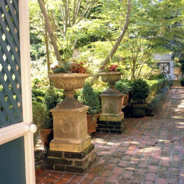 Great garden design with decoration of flower pots Great garden design with decoration of flower pots