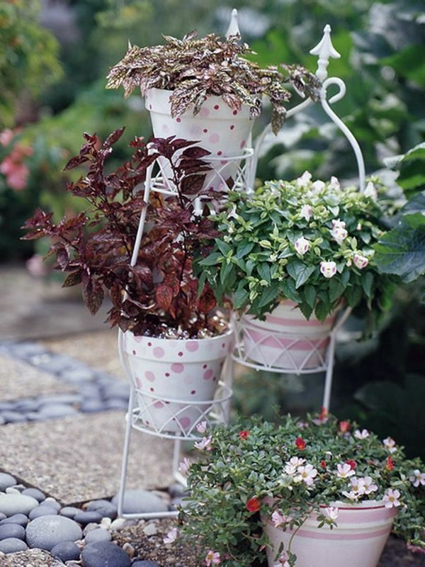 Great garden design with decoration of flower pots Great garden design with decoration of flower pots