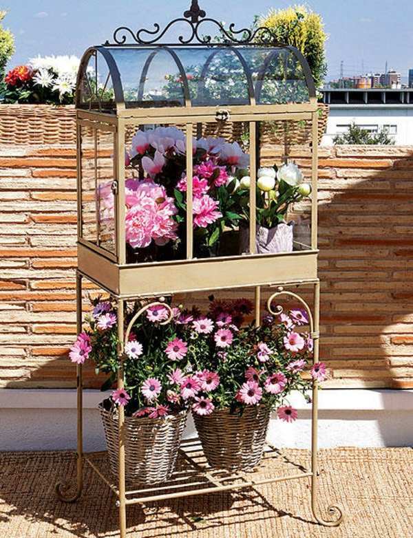 Great garden design with decoration of flower pots Great garden design with decoration of flower pots