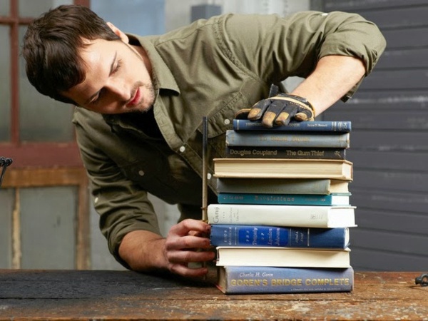 DIY table lamp with base from books DIY table lamp with base from books
