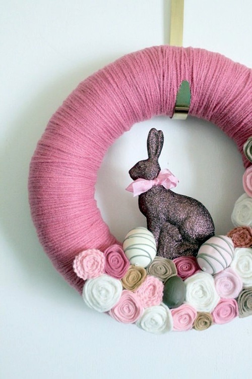 How to make a chic Easter wreath itself
