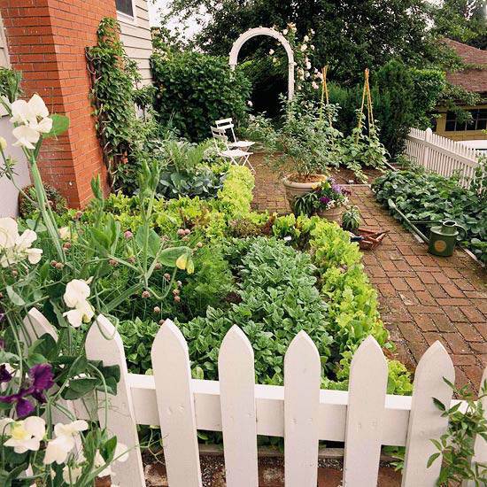 Clever Landscaping - stylish transition from the front to the back yard
