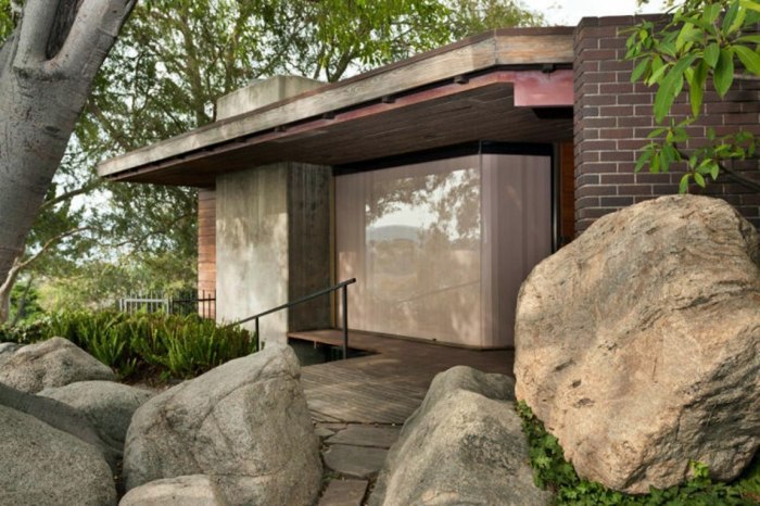 Architect house for sale - the Silvertop house of John Lautner