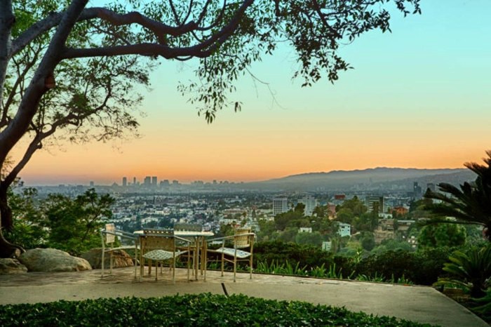 Architect house for sale - the Silvertop house of John Lautner