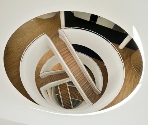 Go to top: 10 stunning innovative stairs with or without railings