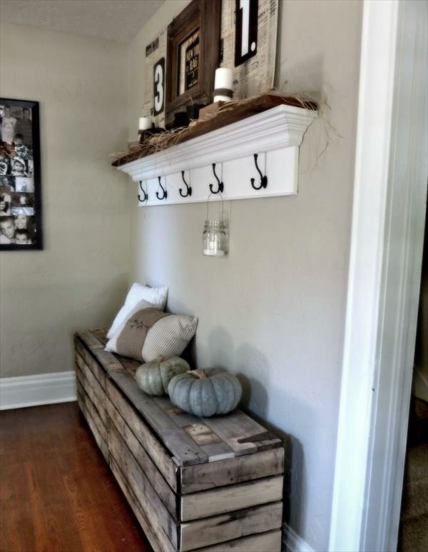 Hallway Bench In Wood Pallets Lends A Rustic Touch Interior