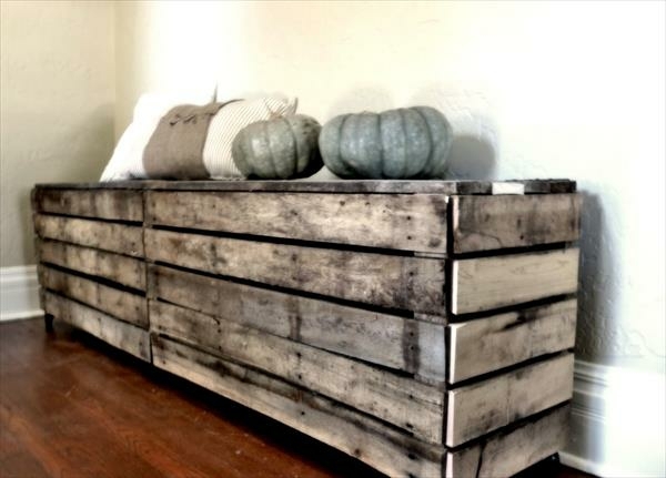 Europaletten - Hallway bench in wood pallets lends a rustic touch Europaletten - Hallway bench in wood pallets lends a rustic touch