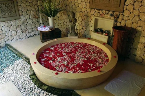 Interesting bathroom design - everything in the bathroom of rough stone Interesting bathroom design - everything in the bathroom of rough stone
