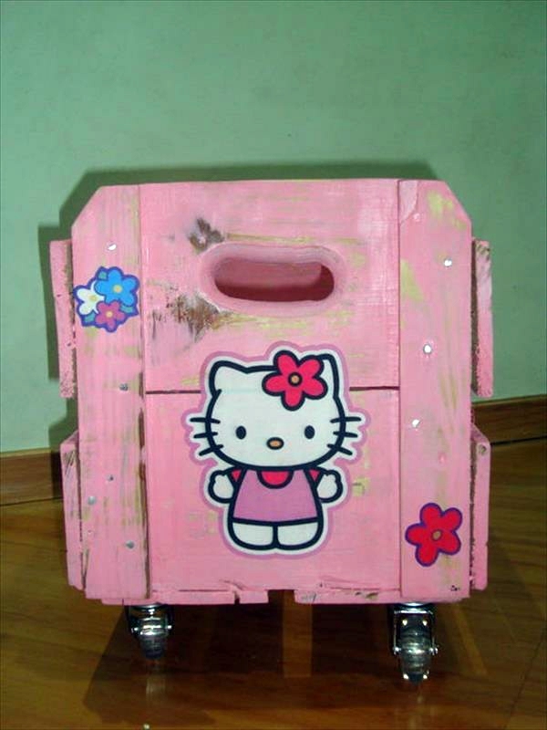 DIY Möbel - Pink storage box on wheels made of wood pallets DIY Möbel - Pink storage box on wheels made of wood pallets